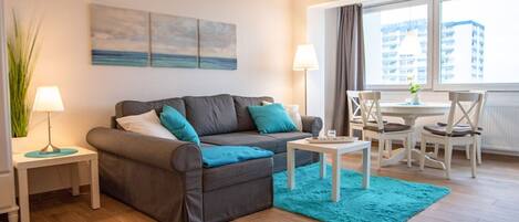 Téléviseur, table de ping-pong, chaßne audio