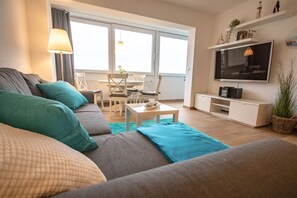 TV, table tennis, stereo