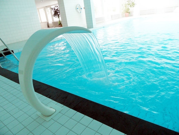 Pool - Dream vacation apartment in the Strandhochhaus Sahlenburg for 1 - 6 persons - (Cuxhaven)