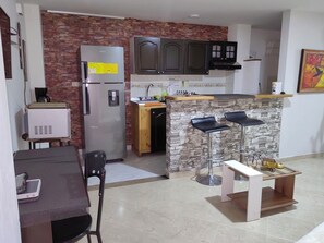 Mikrowelle, Wasserkocher mit Kaffee-/Teezubehör