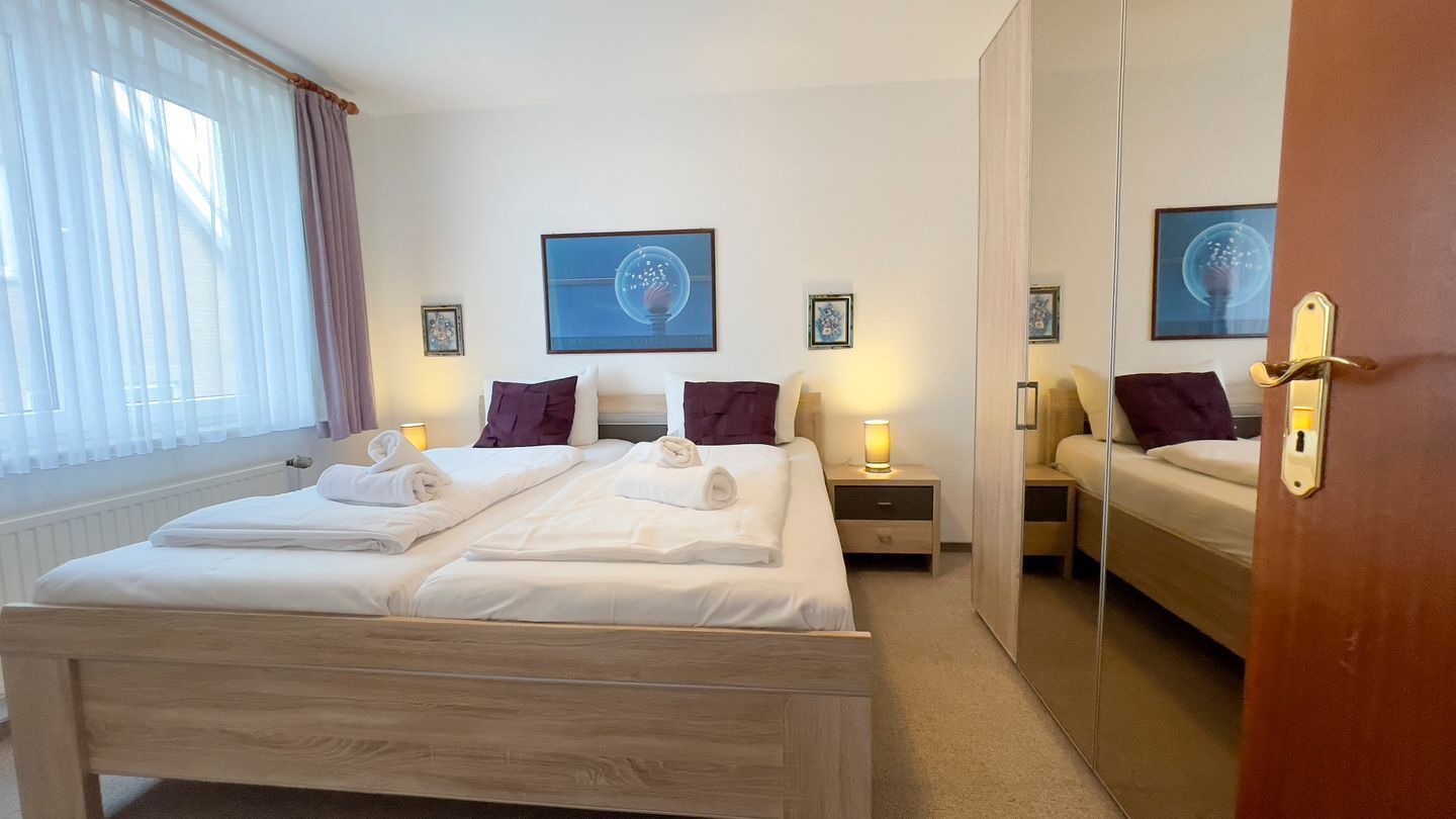 2 bedrooms, iron/ironing board, WiFi