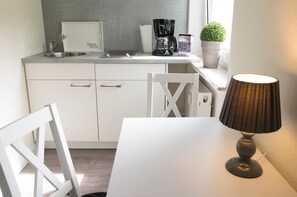 Dining - FP61 studio for 2 people with modern equipment and swimming pool in the house - (Cuxhaven)