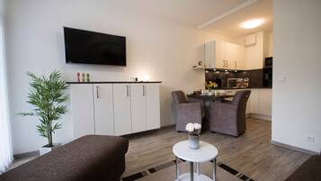 TV, bordtennis og stereoanlegg