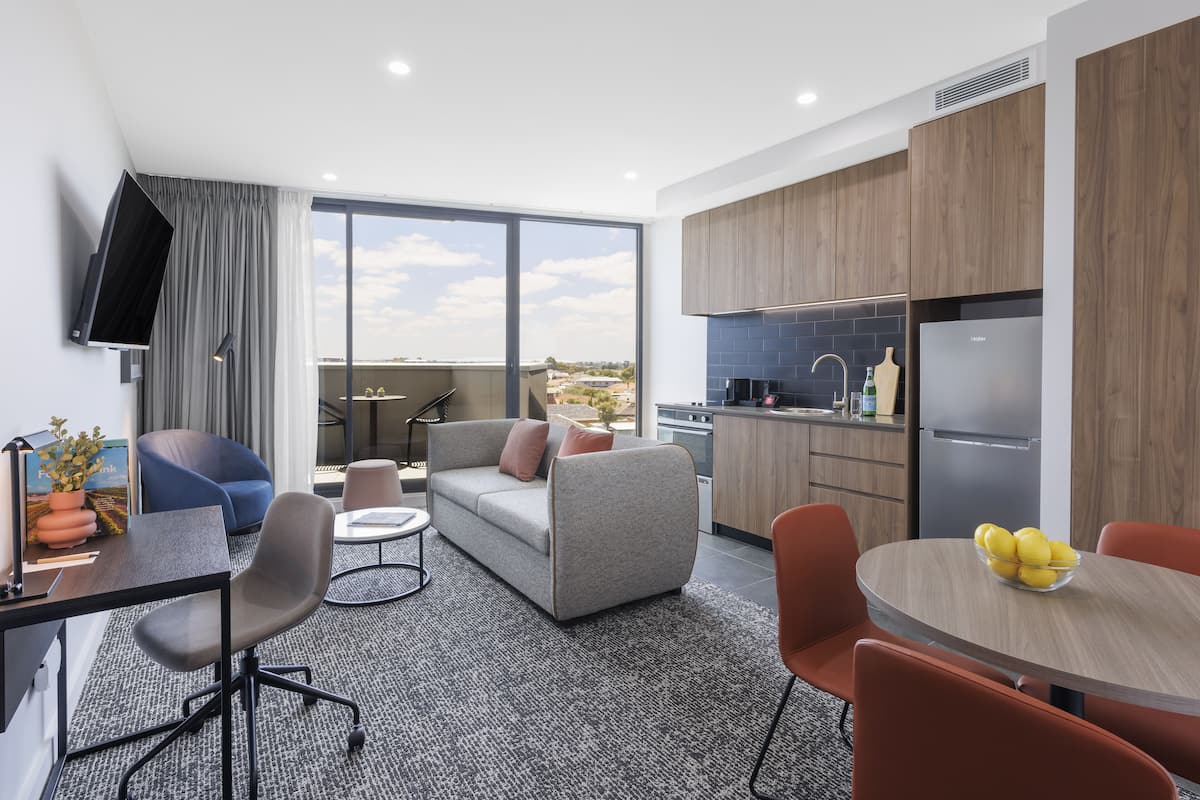 Superior-Apartment, 1 Schlafzimmer | Wohnbereich | Fernseher