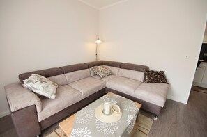 Unclassified image, 5 of 15, button