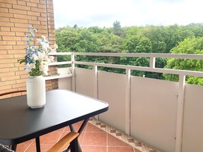 Outdoor dining - Haus Frauenpreis Apartment 404 Studio-Apartment - Apartmenthaus Frauenpreiss (Cuxhaven)