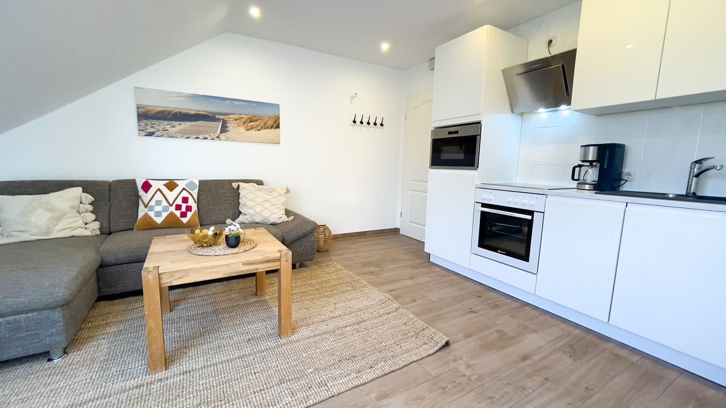 Fernseher, Tischtennisplatte, Stereoanlage