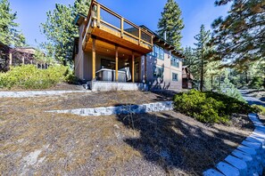 Exterior - Spacious house w/ Jacuzzi, minutes from Heavenly (Zephyr Cove)