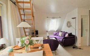 TV, DVD player, ping pong, stereo - Gemütliche Ferienwohnung für bis zu 4 Personen mit Dachterrasse - Haus Wexler (Cuxhaven)