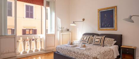 3 habitaciones, tabla de planchar con plancha, wifi y ropa de cama