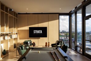 Games room - Beautiful Wynwood 2BR w/ Gym, Pool & W/D, nr shops & bars, by Blueground (Miami)