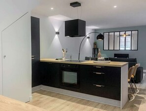 ثلاجة، ميكروويف، فرن، غسالة أطباق