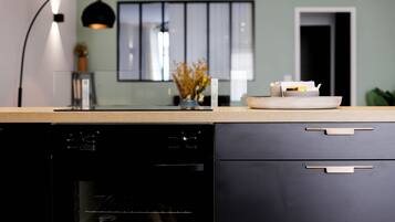 Kühlschrank, Mikrowelle, Ofen, Geschirrspüler