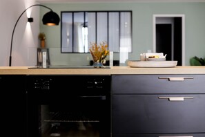 Kühlschrank, Mikrowelle, Ofen, Geschirrspüler