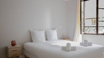 Ferros/tábuas de passar roupa, Wi-Fi de cortesia, roupa de cama