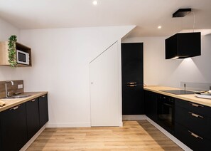 Kühlschrank, Mikrowelle, Ofen, Geschirrspüler
