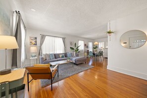 Smart TV, offices - Located in Historic Belmont Heights District - Close to CSULB, Convention Center + Beach (Long Beach)