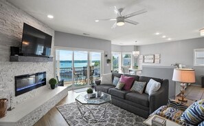 Smart-TV, Kamin, Arbeitsbereiche