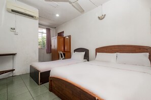 Deluxe Triple Room | Bed sheets - OYO 89706 To-day Hotel (Sibu)