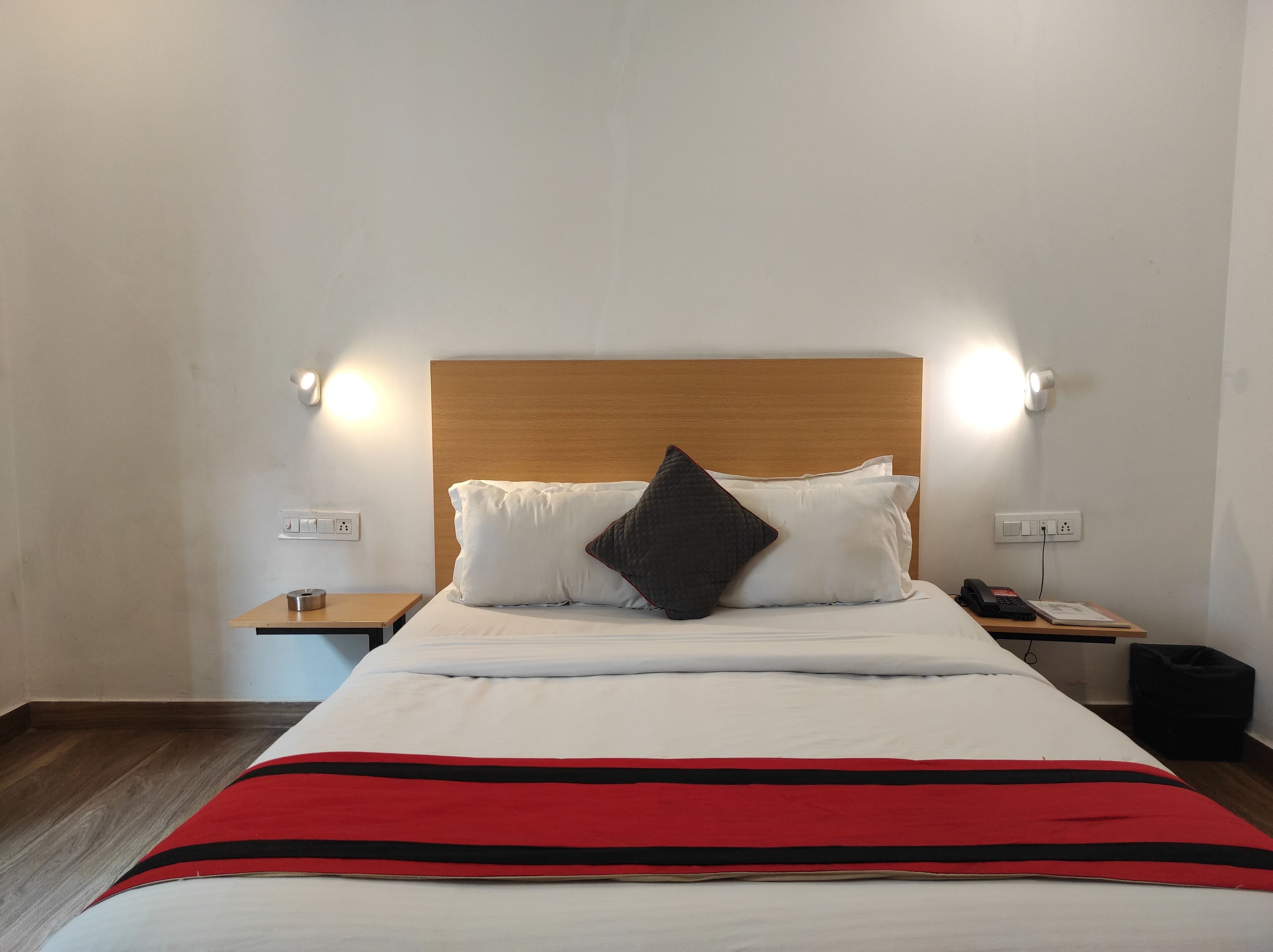 Desk, laptop workspace, free WiFi, bed sheets