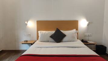 Desk, laptop workspace, free WiFi, bed sheets