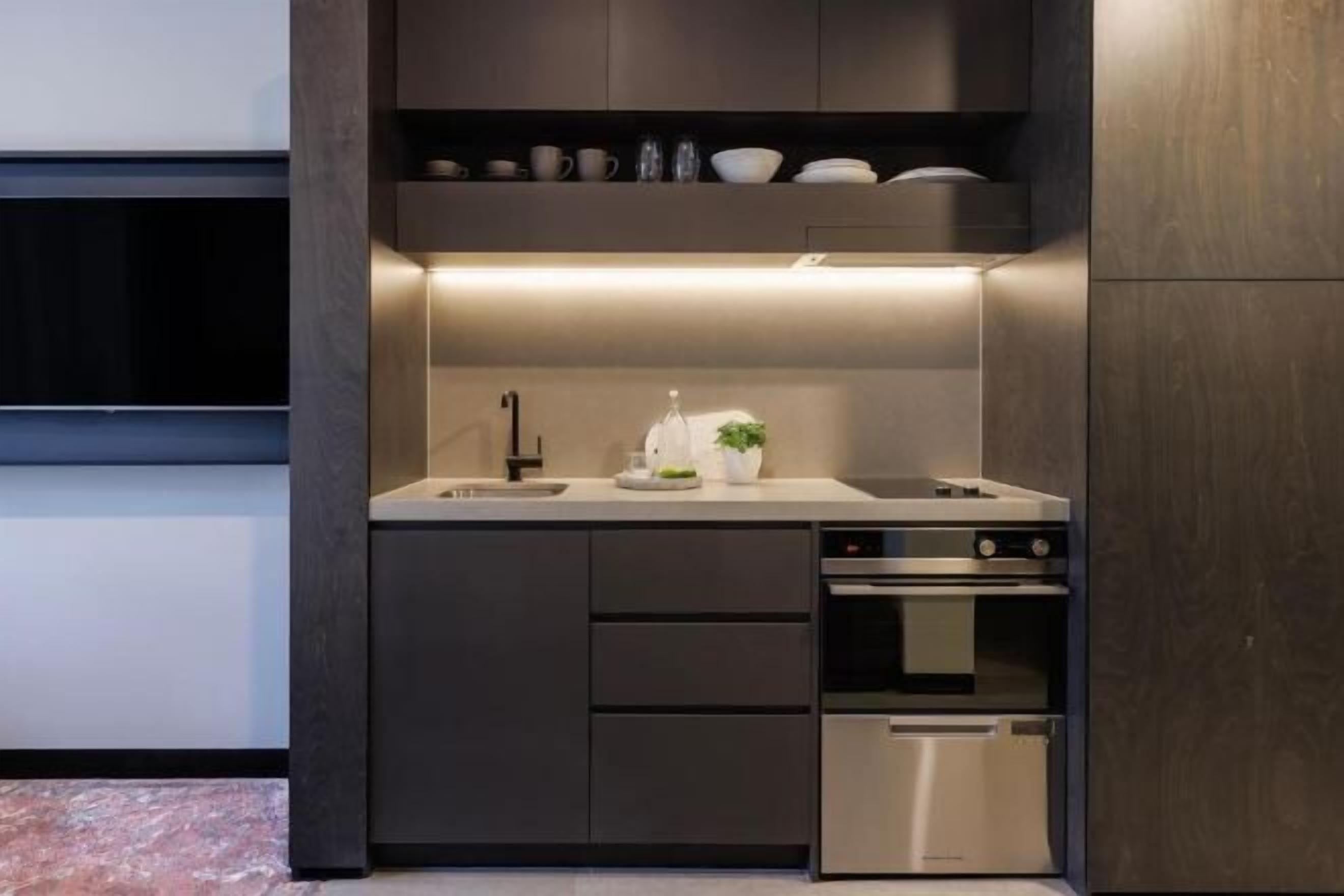 Private kitchen | Microwave, dishwasher, coffee/tea maker, electric kettle