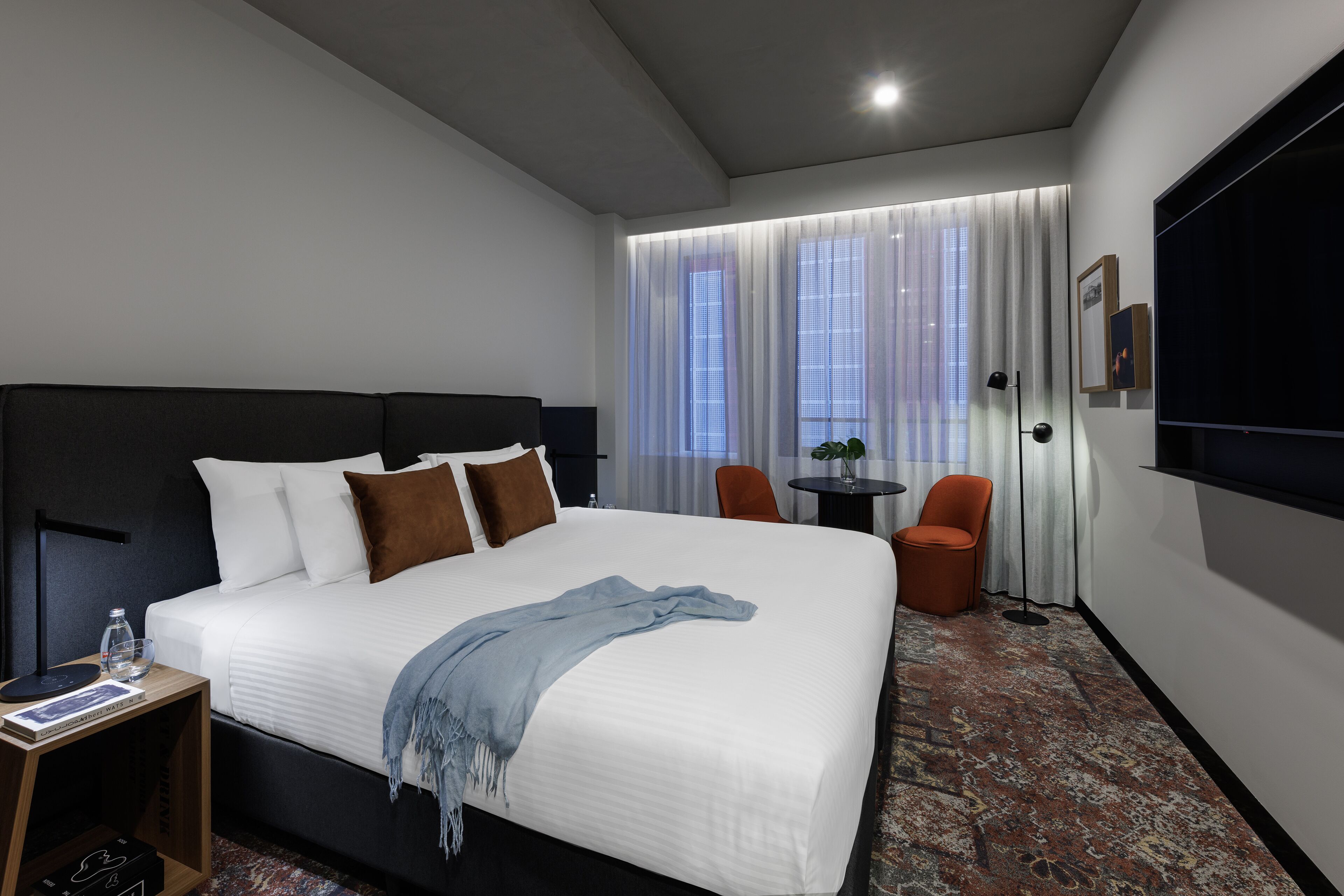 Minibar, coffres-forts dans les chambres, rideaux occultants