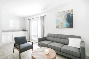 Smart TV, fireplace, books - Beach House-Harbor Views-Magnificient RoofDeck! (Oxnard)