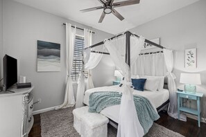 5 soverom, skrivebord, wi-fi (inkludert) og sengetøy