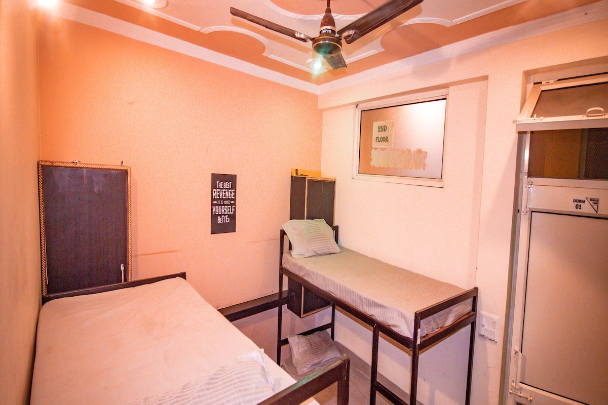 Shared Dormitory | Bed sheets