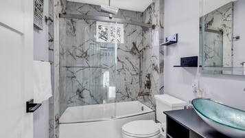 Signature Cottage, 3 Bedrooms, Non Smoking, Terrace | Bathroom | Free toiletries, hair dryer, towels, soap