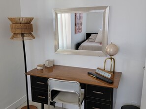 Interior - Nostalgic 1950’s Bungalow, minutes to ASU, DT Mesa (Mesa)