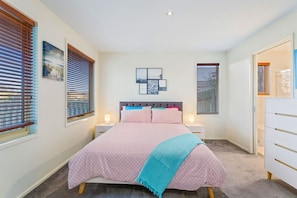 3 bedrooms, iron/ironing board, free WiFi