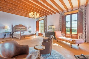 5 soverom, strykejern/-brett, wi-fi (inkludert) og sengetøy