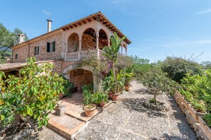 Property grounds - Finca la Encina in Porreres (Porreres)