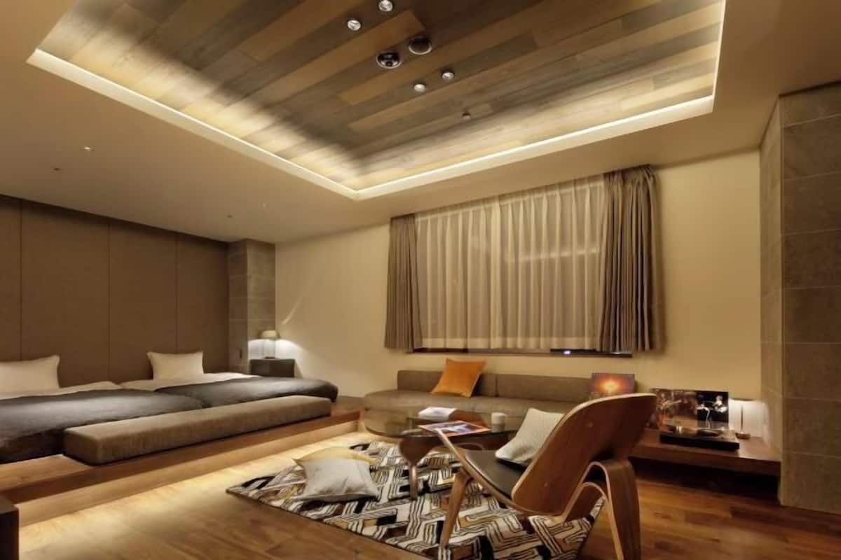 In-room safe, blackout curtains, free WiFi