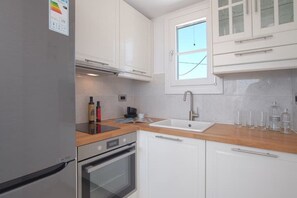 Fridge, oven, dishwasher, coffee/tea maker - The View 3 (Santa Maria Paros Νάουσα)
