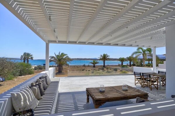 Outdoor dining - The View 4 (Santa Maria Paros Νάουσα)