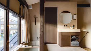 Suite 1, Non-smoking | 2 bedrooms, free WiFi, bed sheets