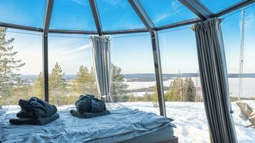 Romantic Cabin | Free cribs/infant beds, free WiFi, bed sheets