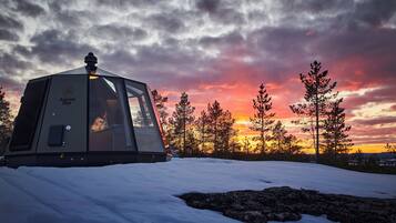Cabaña romántica | Cunas gratuitas, wifi gratis y ropa de cama
