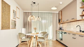 Economy-Apartment, 1 Schlafzimmer, Nichtraucher, Küche | Eigene Küche | Großer Kühlschrank, Mikrowelle, Ofen, Herdplatte