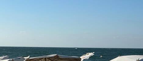 In Strandnähe, Liegestühle