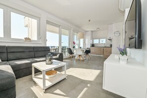 Smart TV - Apartments Funtastic for 12 with Private & Heated Pool (Novalja)