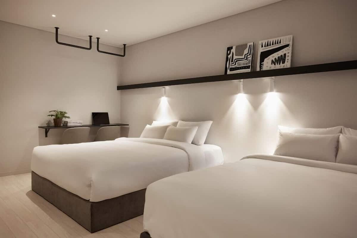 Executive Twin Room | Soundproofing, WiFi (free), bed sheets