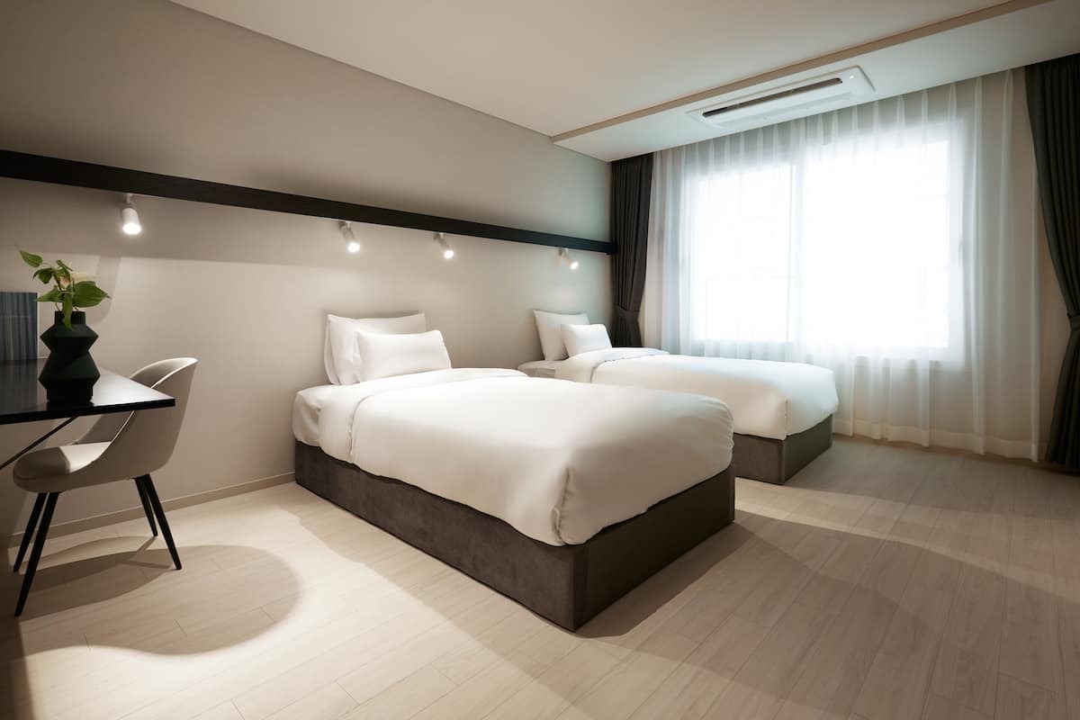 Deluxe Twin Room | Soundproofing, WiFi (free), bed sheets