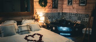 COSY MOUNTAIN LOVE ROOM