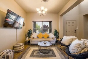 TV, offices - ❤ 3BR Albuquerque Home 20 min from Hot Air Balloon (Albuquerque)