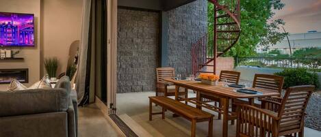 Outdoor dining