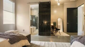 3 habitaciones, tabla de planchar con plancha, wifi y ropa de cama